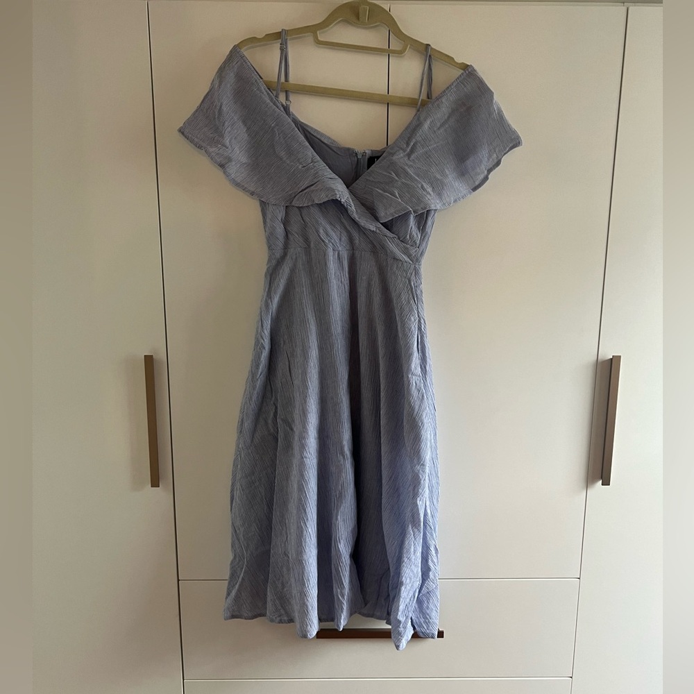 Lulus off the shoulder dress with pockets